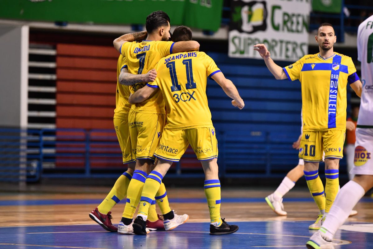 apoelfcofficial's tweet photo. Η κορυφαία ομάδα της Κύπρου στο Futsal!! Ο ΑΠΟΕΛ είναι πλέον Νταμπλούχος. Νίκησε στον τελικό την Ομόνοια με 4-2 και κατέκτησε το κύπελλο. Συγχαρητήρια σε όλους τους συντελεστές. 🏆🏆🇨🇾🇬🇷🔝#apoelfc #monoapoel #double #BestTeamInCyprus https://t.co/8seSWYAK2L