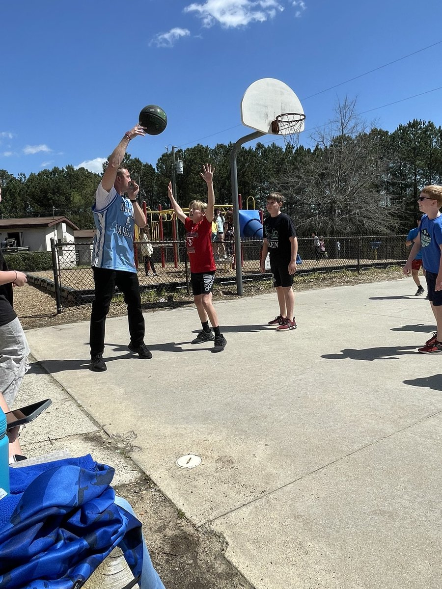 Lauren Sullivan tweet media