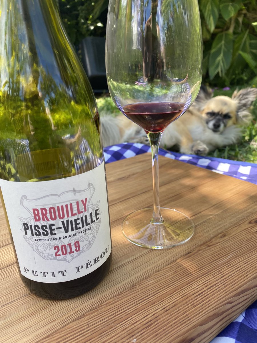 RoCuzon's tweet photo. Really enjoying this bottle with my lunch, even though its name is—literally—“old piss” 😂🍷🇫🇷 https://t.co/jA7HduK7GP