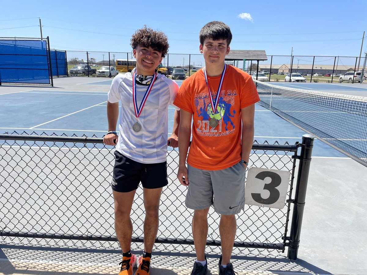 MHSTennis2's tweet photo. The Varsity boys and JV boys are back to back district champions. 1st BS - Sawyer … 1st BD - Boles/Pantoja … 2nd BS - Benitez … 2nd MD - Arceo/Keith … 3rd GD - Hamilton/Hamilton … 3rd BD - Arceo/Santander … 4th GD - Kinslow/George … 4th MD - Evans/Singer https://t.co/VhJZwe4Mbu