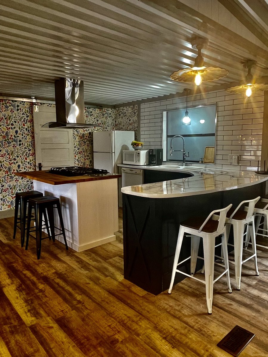 SquireRanch's tweet photo. #SquireRanch has a spacious open floor plan with plenty of room for family and friends. #WhiewaterRafting #RoyalGorge #CanonCityColorado #ParkdaleCorado #Airbnb https://t.co/8dfrr5YDrh
