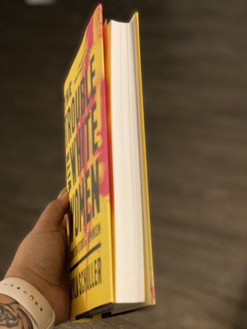 I&rsquo;m excited to read this book but to be honest, I thought it would be&hellip; bigger?🧐 https://t.co/kO9xukt