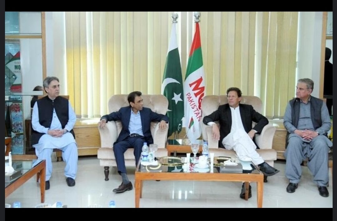 Qalandarmastam's tweet photo. امریکی سازش بے نقاب ہونے کے بعد وزیر اعظم کی نفیس امریکی ایجنٹ سے ملاقات اور پنجاب کے ڈاکوؤں سے مذاکرات کے موقع پر لی گئی تصاویر
#IamImranKhan
#PathologicalLier https://t.co/zftxOLUO0y