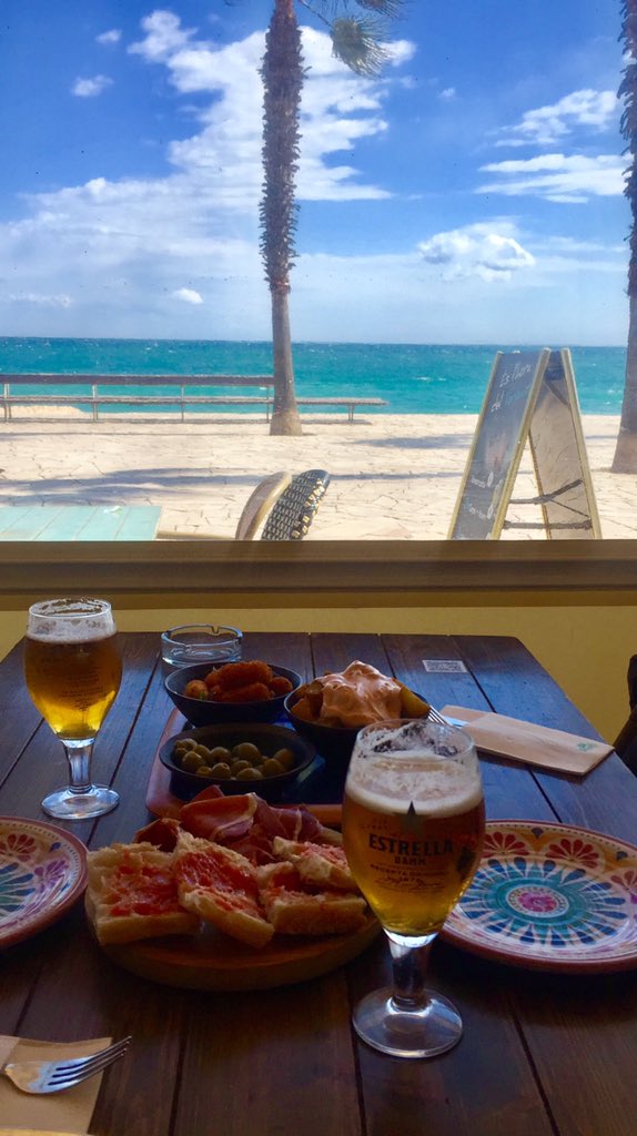 montse_villoldo's tweet photo. Por fin viernes #FridayVibes #Tapeo #friendship #MiSala #LiveLoveLaugh #Reset #AlmostHappy but #MissingYou https://t.co/OD9v80LFp4