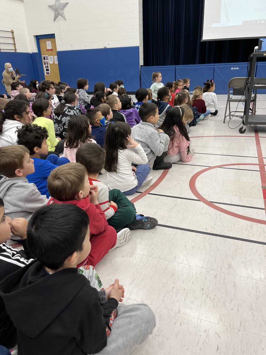 MaryFixFDKrm107's tweet photo. We had our very first liturgy in the gym today! Yay! Virtue of Kindness. https://t.co/OWJx0pUPDB