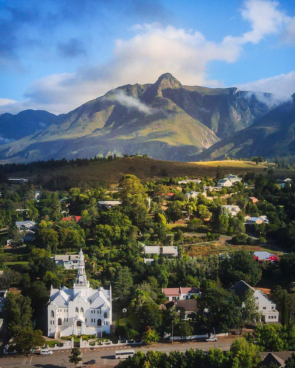 Swellendam is a nature and adventure lover’s paradise. Its location at the start of the Garden Route, which leads to the famous R62 road and the Little Karoo, makes Swellendam an ideal springboard for visitors exploring the area. 📸IG <a href="/_the/">- thê</a>.endless.summer #visitsouthafrica