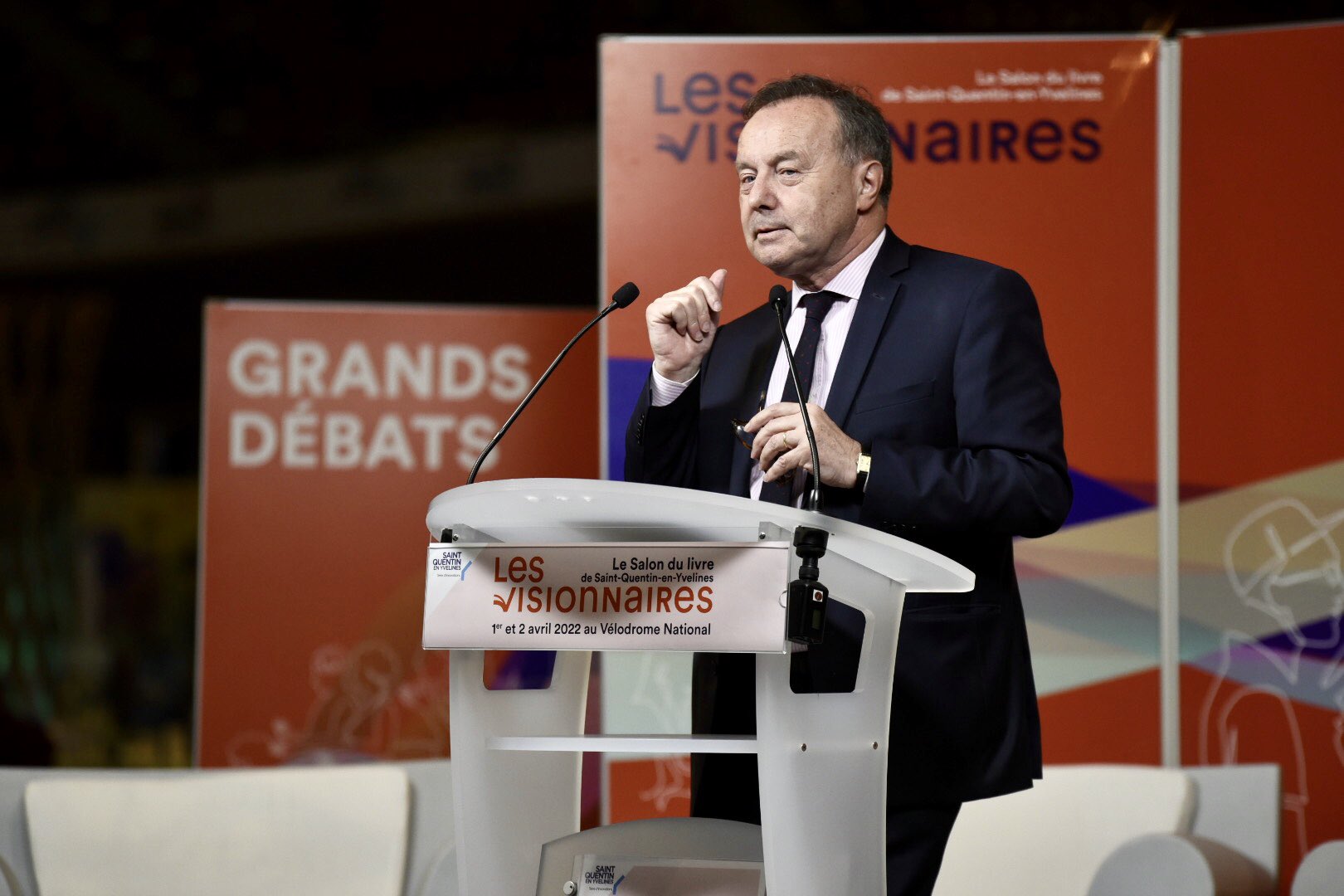 Salon Du Livre Saint Quentin En Yvelines Saint-Quentin-en-Yvelines 🚀 on Twitter: "#EnDirect l Que le salon  #LesVisionnairesSQY commence ! 👏 Ouverture par @JMFourgous avec  @junes_alain, @MJKPlaisir et @VincentMontagne. « Ce salon, c'est aussi une  valorisation d'une politique forte menée