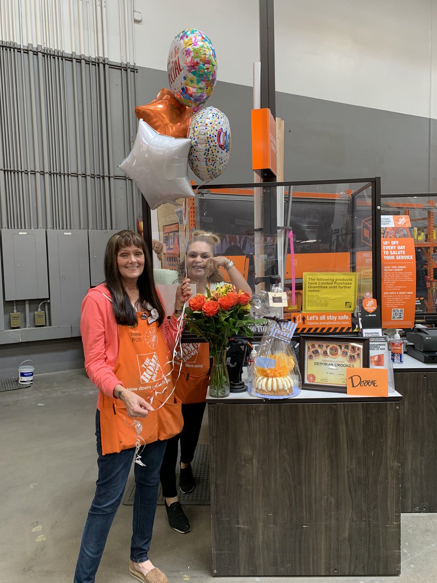 LuciaThd's tweet photo. Happy 37 year Anniversary to the one and only!🎉🎉 @DeborahCrookes @zeeepee @D66Celest @cat_thanner https://t.co/8MqqqeMICE
