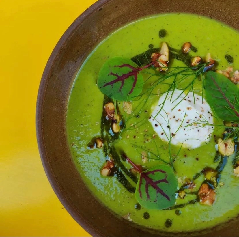 WestlandsUK's tweet photo. Delicious, springtime ingredients. π
The lemony notes of our Micro Red Vein Sorrel pair perfectly with the fresh ingredients in this pea and spring green soup by @morridgeoatsandcoffee.
What's on your spring menu?
#springmenu #edibleleaf #microleaf https://t.co/rebQKuA6u6