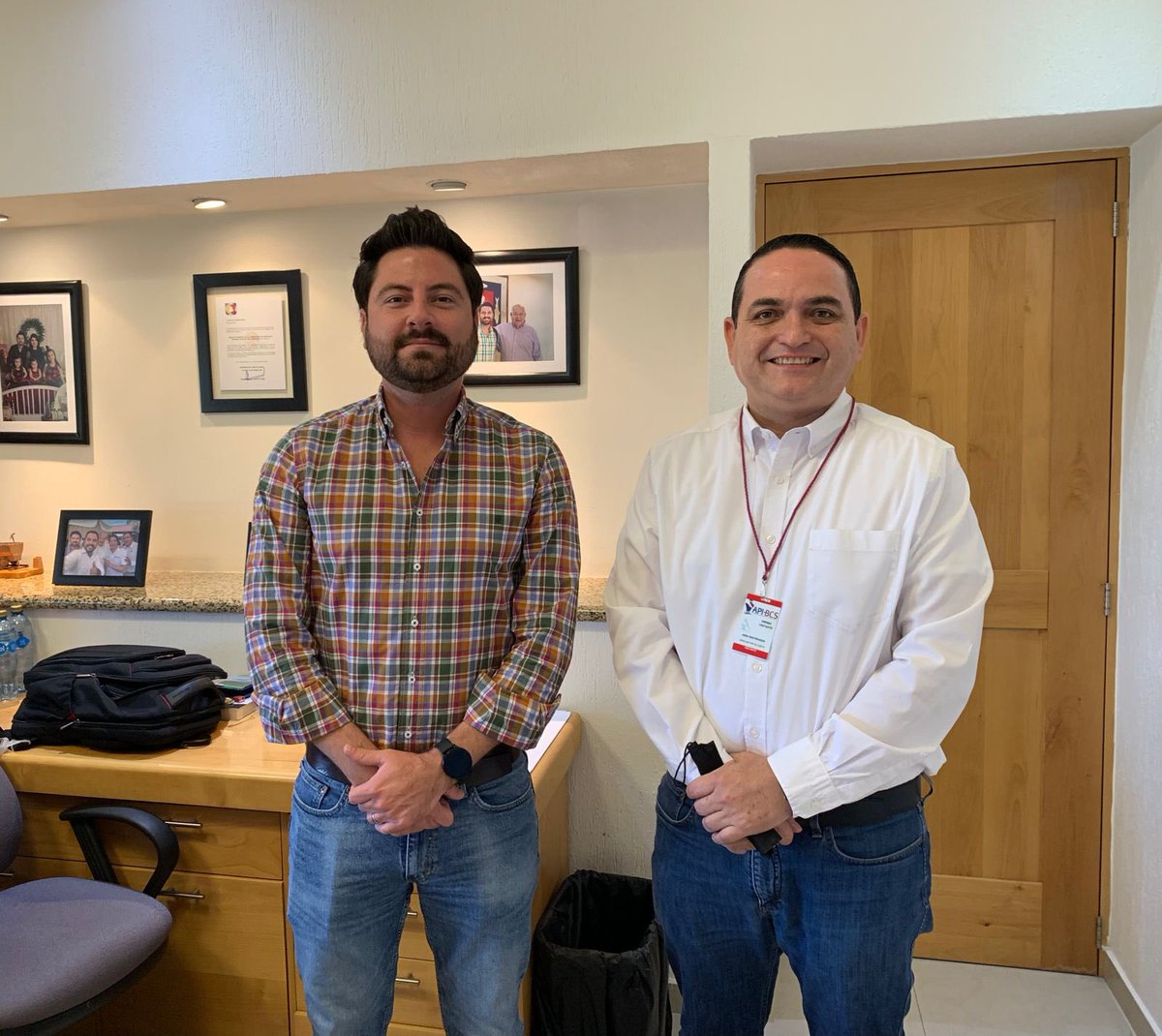 agtzmtz's tweet photo. Por instrucción de la Secretaría de la Secretaría de Turismo y Economía de Baja California Sur me reuní con el Director General de API BCS con la finalidad de juntar esfuerzos para la promoción de nuestro estado #BCS.
#SETUE #SubsecretariadeEconomiaBCS #APIBCS https://t.co/L48HORmIZ2