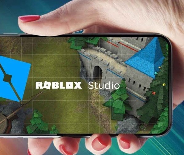 🚄 B I T on X: BREAKING: Roblox announces Studio for Android and iOS! I've  always wanted to write code and drag/resize objects from my phone keyboard  🤩 #RobloxDev  / X