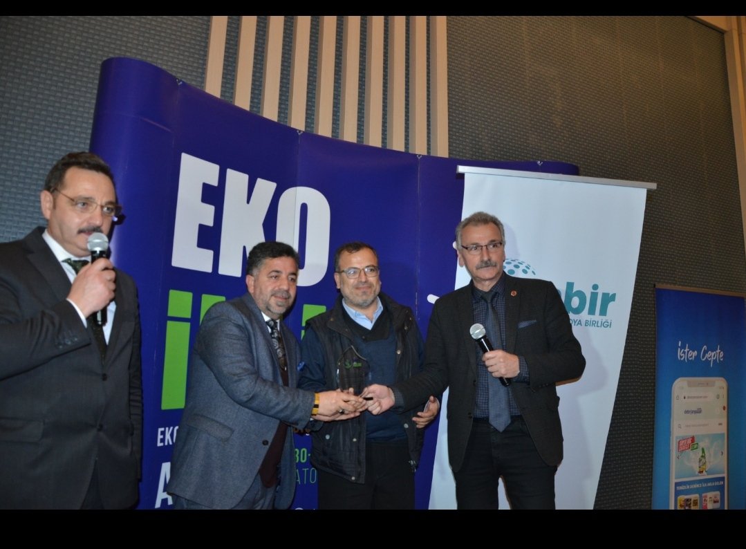 Aldıkları ödüllerle ilimizin medar-i iftiharı olan, Mardin'in dünyaya açılan penceresi <a href="/Mardinlife/">MardinLife</a> ekibini, çok kıymetli dostlarım <a href="/UrunduKadir/">Kadir Üründü</a> ve <a href="/nezirgunes/">Nezir Güneş</a> i canı gönülden kutluyorum.