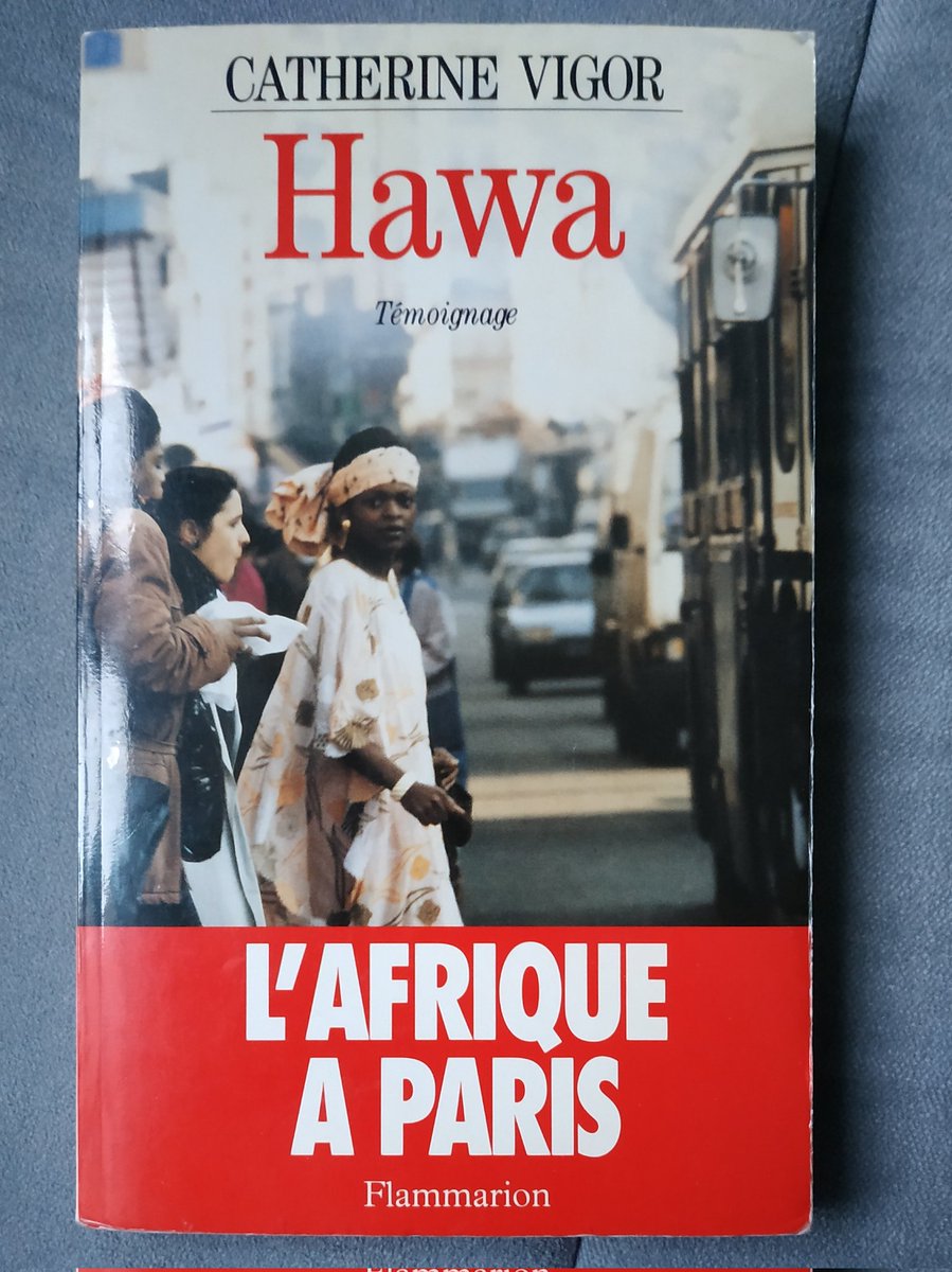 elsidynho's tweet photo. "Hawa" de Catherine Vigor. Soninké malienne en France, Hawa a raconté sa vie à l'auteure. Le récit est à la 1ère personne et elle s'y livre sur de nombreux sujets : mariage, religion, travail, éducation... Très intéressant. Voici un extrait qui m'a touché : #VendrediLecture https://t.co/QYGVO30Ic8