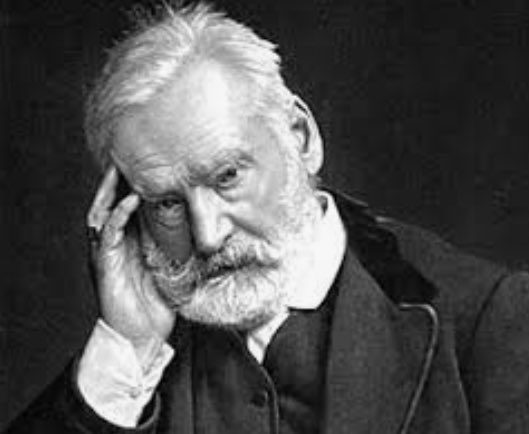 « Soyez comme l'arbre, changez vos feuilles mais jamais vos racines. Vous pouvez changer vos opinions, mais jamais vos principes. »
Disait le Sénateur Victor Hugo