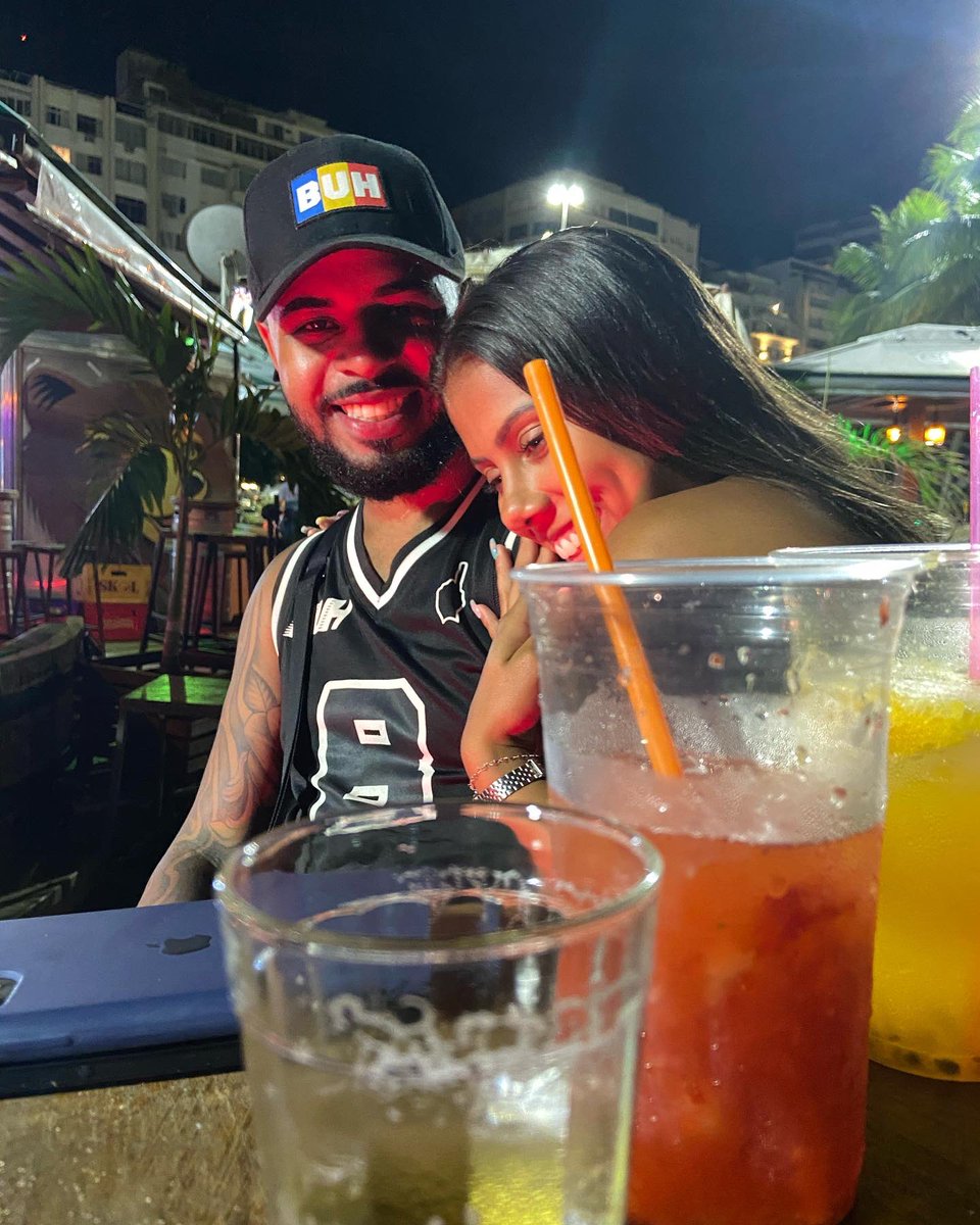 ow_lariss's tweet photo. A melhor hora do dia é quando eu te vejo 💙🍻🥰 https://t.co/UCAJhz329D