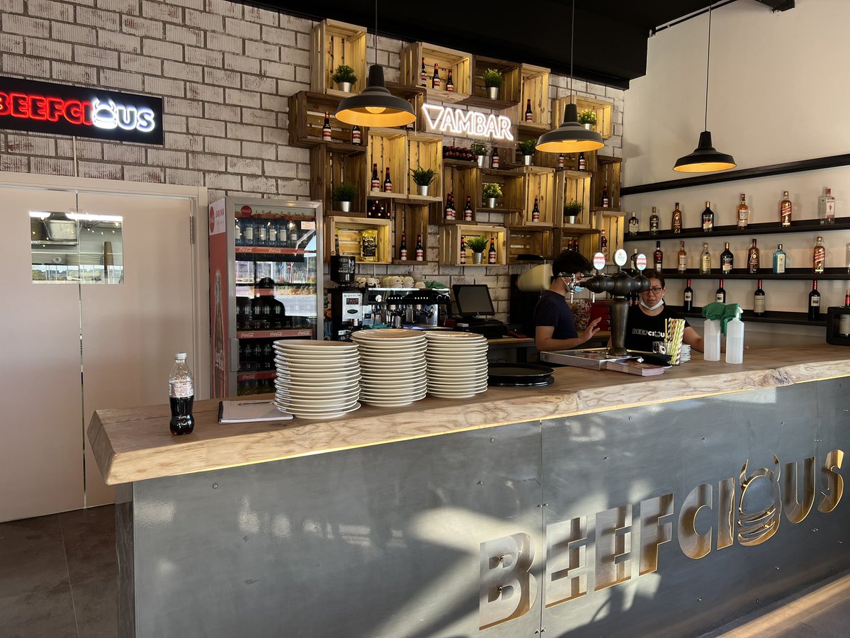 BeefciousBurger's tweet photo. Hoy a las 20:00 inauguramos nuestro nuevo local de El Cañaveral. Os dejamos el teléfono 911295952
#elcañaveral #beefcious https://t.co/ZsIIy3qoXc