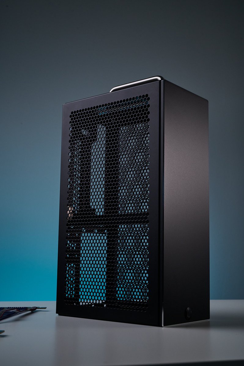 DensitySK's tweet photo. Velka 7 and optional carry handles available from stock #sffpc #miniitx https://t.co/ADtJXugsw4