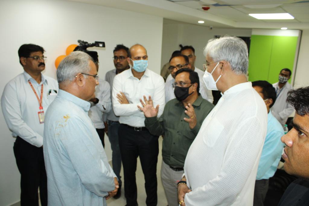 TS_SinghDeo's tweet photo. आज स्वामी आत्मानंद शासकीय चिकित्सालय  सामुदायिक स्वास्थ्य केंद्र, पाटन में नवनिर्मित हमर लैब का मुख्यमंत्री श्री @bhupeshbaghel जी के साथ उद्घाटन व मुख्यमंत्री स्लम स्वास्थ्य योजना की मोबाइल यूनिट को हरी झंडी दिखाकर रवाना किया। (1/2) https://t.co/nKEAmbdN7V
