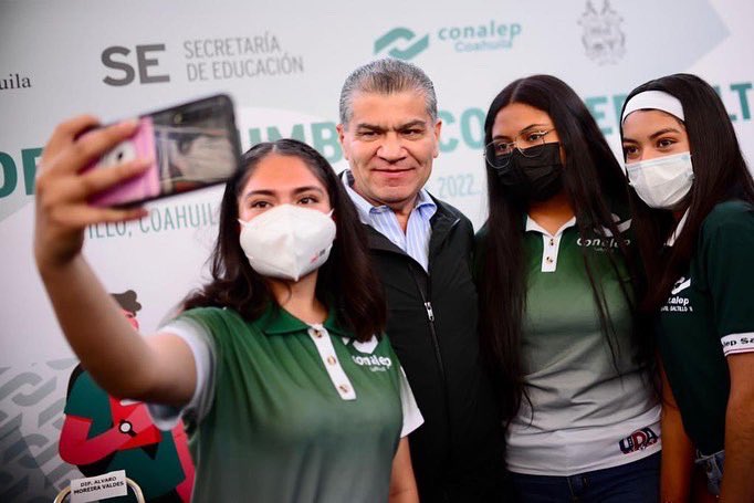 Hoy supervisé la modernización de la techumbre del #ConalepSaltillo2, que servirá para realizar actividades culturales, sociales y deportivas por parte de sus estudiantes.