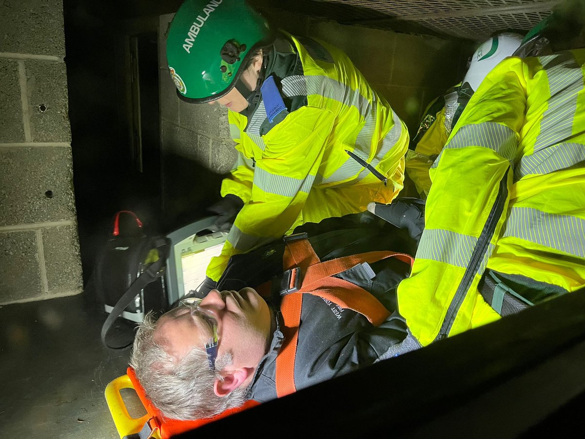 jess_heathcote's tweet photo. What a brilliant day working with @WYFRS practicing trauma scenarios, extrication and most importantly communication!! Learnt so much today!! Thanks too @UoBParamedic for organising https://t.co/eiqFQDXdnf