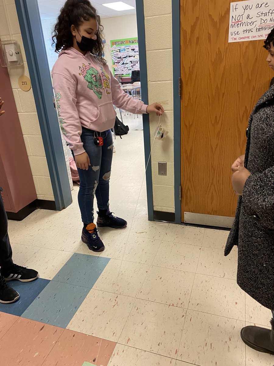 ms_madigan's tweet photo. Creating our zip line carriers! #franklinSTEMday @SchifferB @FMS_BCPS https://t.co/jmlFIEN8x5