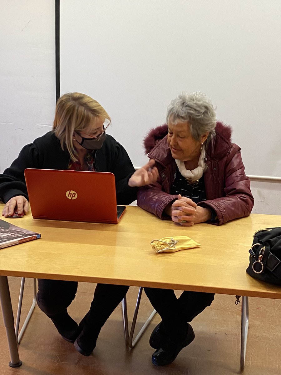 IEV_Valls's tweet photo. Amb l’Agnès Padró i la @cmontala tot preparant la presentació de “Tres unces, una cana i un petricó” avui a l’Ateneu Cultural Josep Taverna d’Alforja. Bona complicitat literària! https://t.co/gnae6tshP4