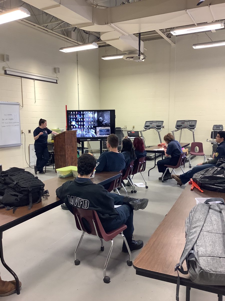 WesternAreaCTC's tweet photo. Today our EPS program was visited by 2017 graduate Cami Yerkey.  As a current Paramedic and EMT instructor, Cami demonstrated quick trauma assessment, pathophysiology, stretcher operations and most importantly teamwork/communication skills.🤝🚑 #EMT #Paramedic https://t.co/HW1yL00KH7