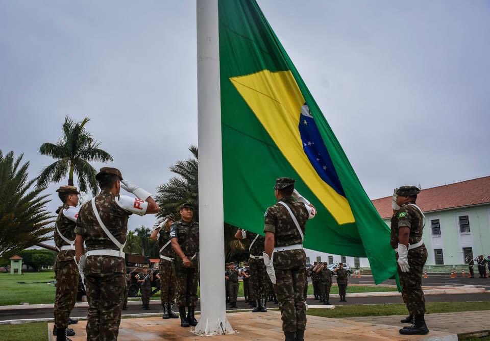 rocha_jayro's tweet photo. 9º BPE, mais nova Organização Militar do Comando Militar do Oeste, realizou a cerimônia de substituição do Pavilhão Nacional no Forte Pantanal, em Campo Grande. https://t.co/cVFaEW0ul9