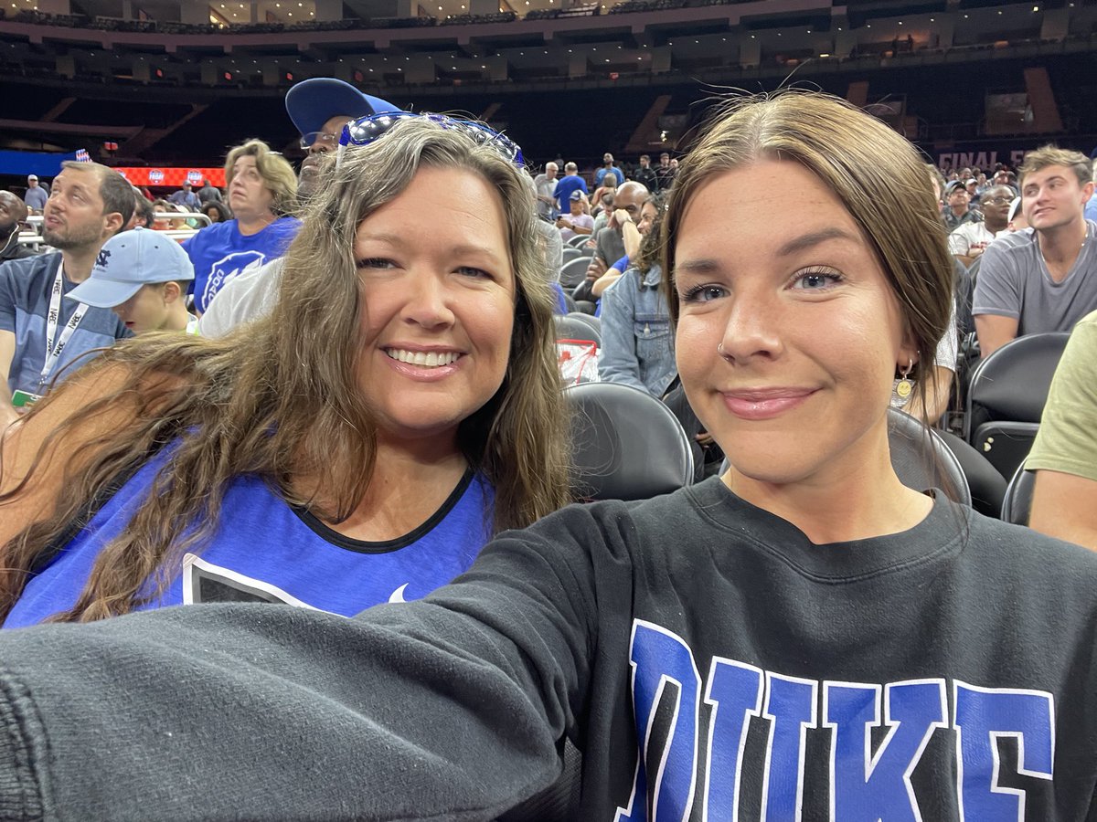 maddierayee_7's tweet photo. open practice! #mffselfie #Duke #MarchMadness2022 https://t.co/OQYVp9nZaZ