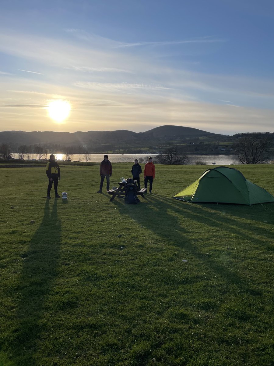 CdGeog's tweet photo. Group 1 starting to cook at camp https://t.co/ERgzCJg7Lv