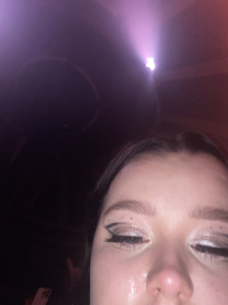 lu ON TOUR ☆ tweet media