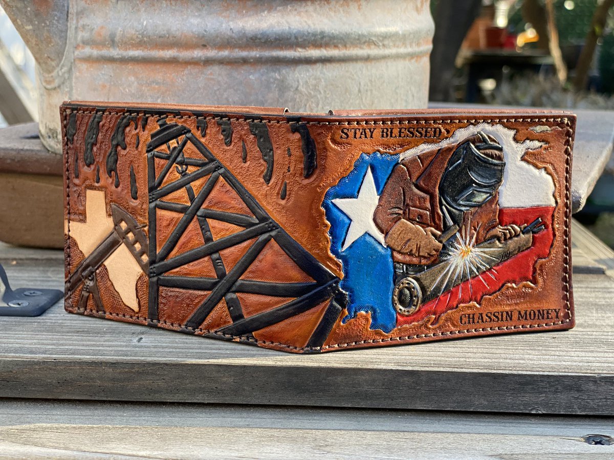 MentorElsa's tweet photo. Just made a custom leather wallet for a Texas oil rig welder 

#oilandgas 
#welders
#customleathergoods 

God Bless him🙏👍🏻🇺🇸

@tedcruz 
@GregAbbott_TX https://t.co/JzSvnrnssg