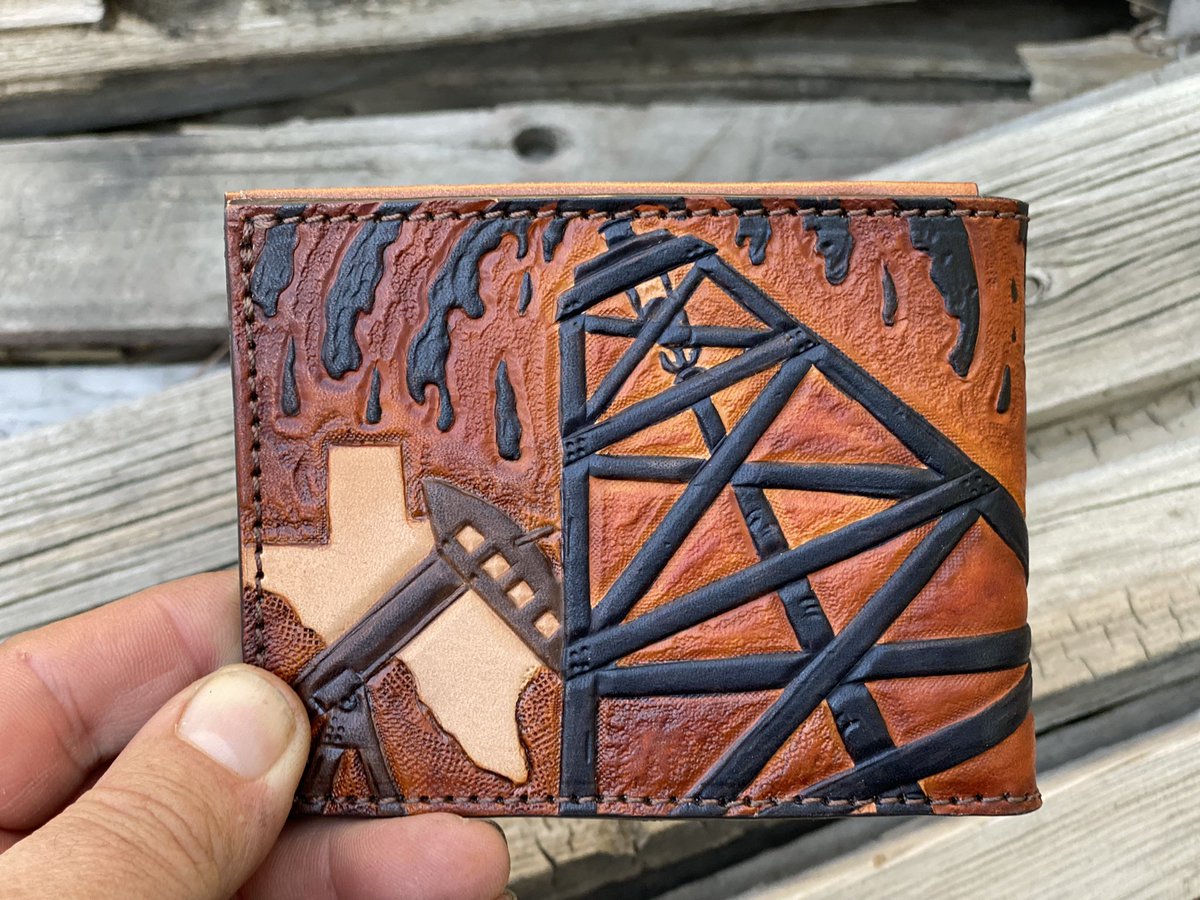 MentorElsa's tweet photo. Just made a custom leather wallet for a Texas oil rig welder 

#oilandgas 
#welders
#customleathergoods 

God Bless him🙏👍🏻🇺🇸

@tedcruz 
@GregAbbott_TX https://t.co/JzSvnrnssg