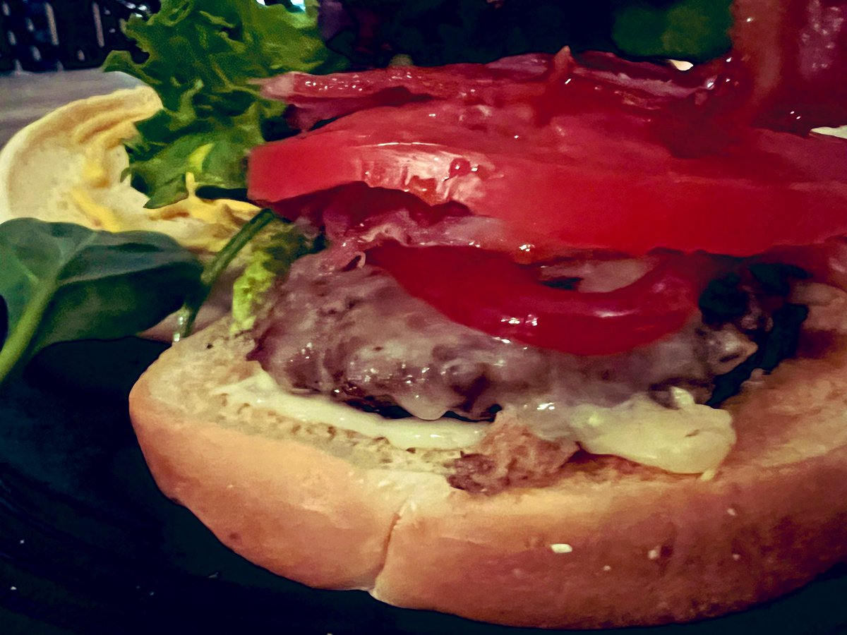 chefamanda_'s tweet photo. Hot Honey Gouda / Applewood Smoked Bacon / Maple Bourbon Ketchup / Ribeye Trimmings for the patty 🍔 https://t.co/ULBfYMKJri