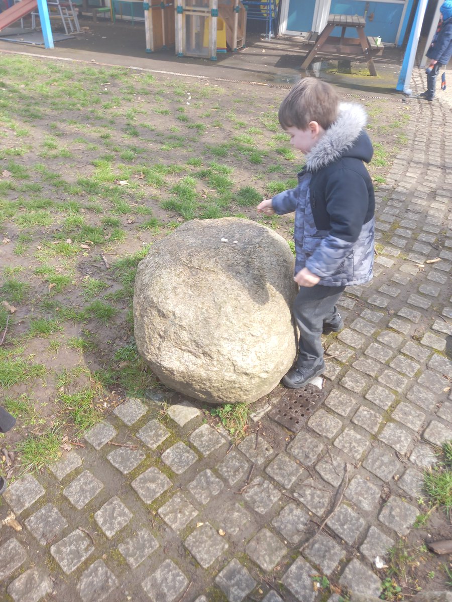 LordswoodEYFS's tweet photo. The children were concerned that because it was snowing the birds wouldn't have any food so we broke up some bread and threw it around the outside area. #caringfornature https://t.co/6QHKFEkKF5