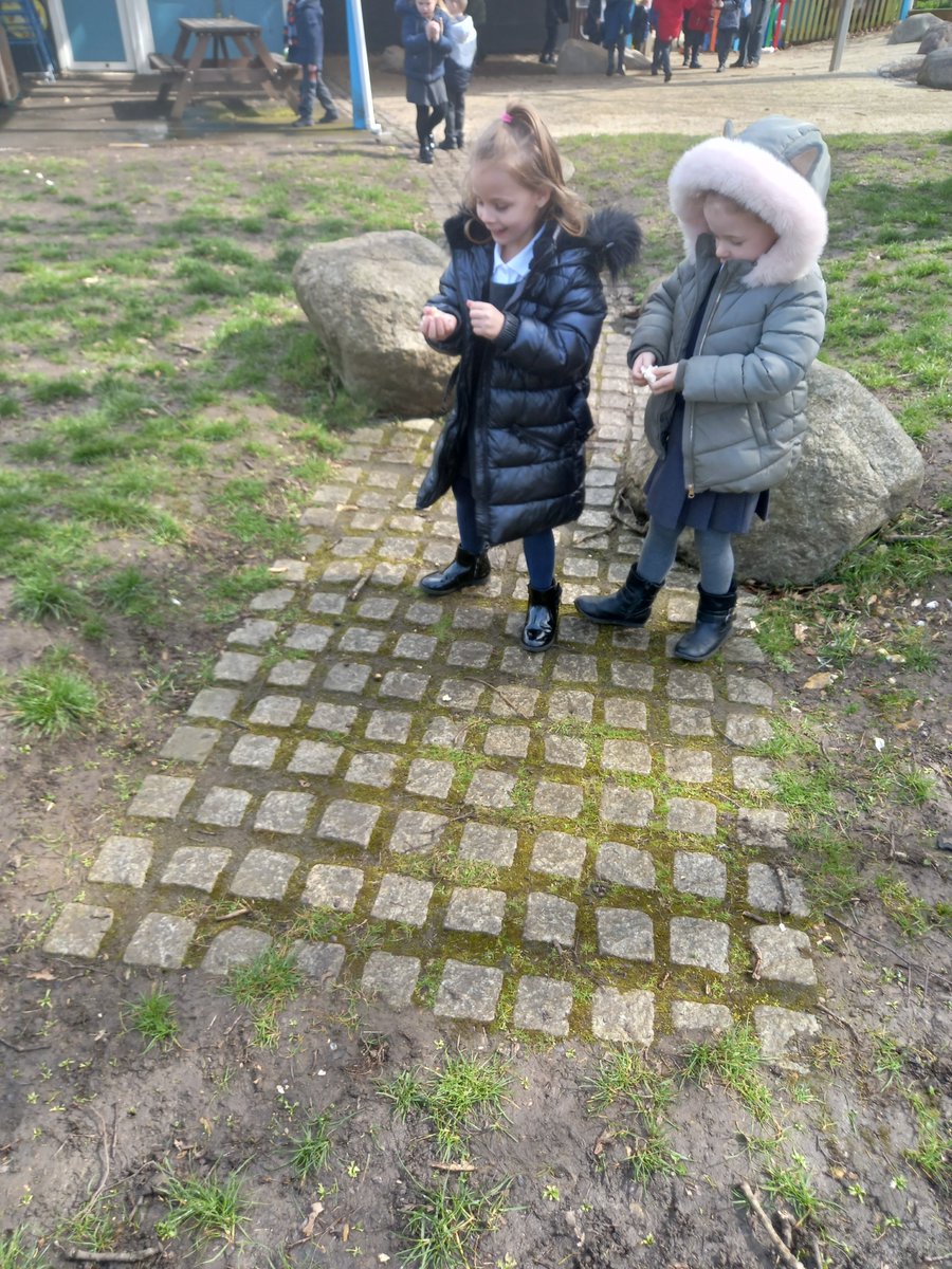 LordswoodEYFS's tweet photo. The children were concerned that because it was snowing the birds wouldn't have any food so we broke up some bread and threw it around the outside area. #caringfornature https://t.co/6QHKFEkKF5