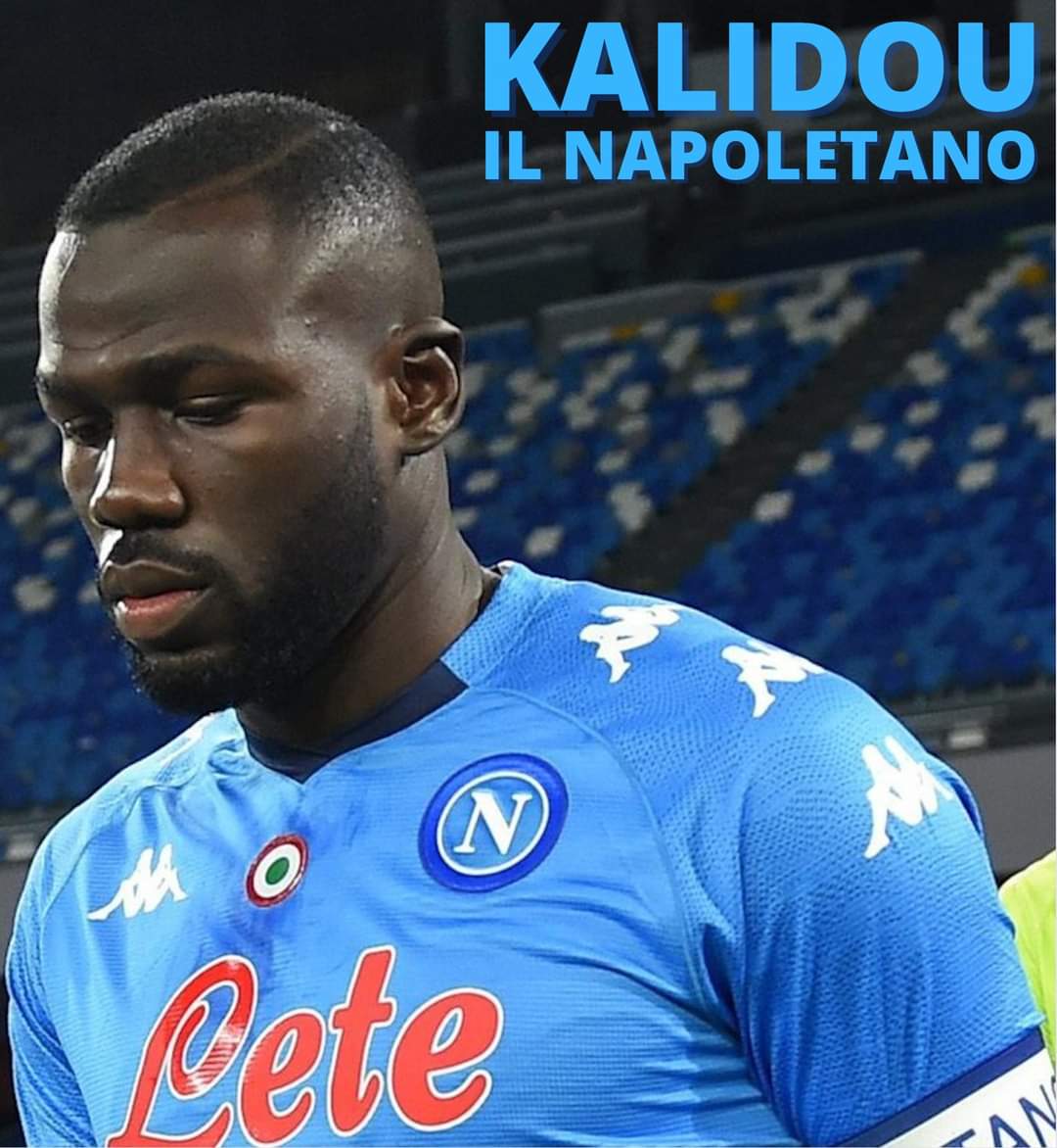 afronapoli's tweet photo. 𝗞𝗮𝗹𝗶𝗱𝗼𝘂 𝗞𝗼𝘂𝗹𝗶𝗯𝗮𝗹𝘆 ha rilasciato una bella intervista a Kiss Kiss Napoli che potete leggere anche sulla pagina Facebook del Napoli United.
"È una lotta importante, ancora oggi ci sono episodi razzisti. Dobbiamo continuare a cacciare il razzismo fuori". https://t.co/eT8BL7ct05