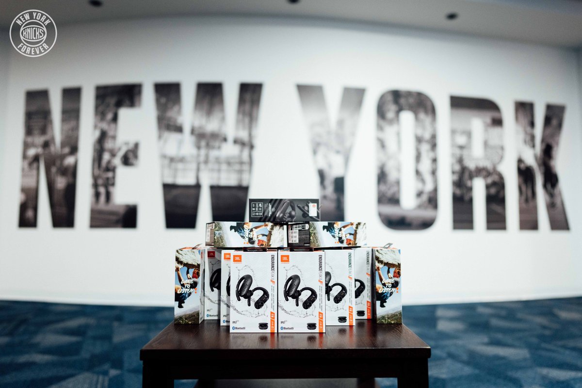 nyknicks's tweet photo. Shout-out to @JBLaudio for the special delivery!

#TeamJBL x #NewYorkForever https://t.co/0zu1Nh4ffU