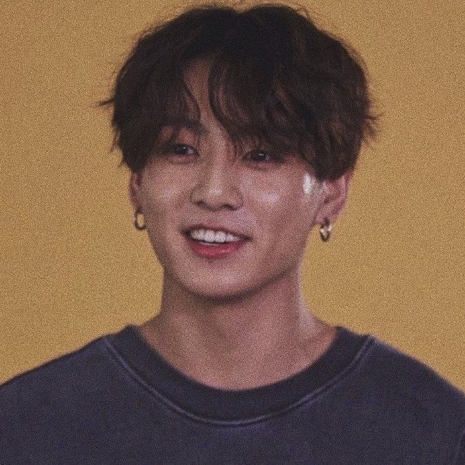 taelepathyee's tweet photo. Km au ➳ Found you

🐰 es un chico con mala suerte en el amor pero muy carismático y positivo en busca del chico ideal. Un día encuentra entre sus cosas fotos de él y un amigo que conoció en el verano hace 6 años. Es así que decide buscarlo y encontrarlo, comenzando en twitter. https://t.co/9PCyeSOGaT