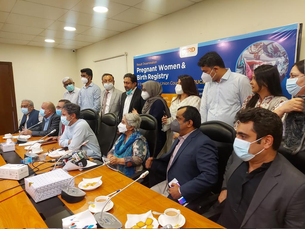 Eng_Ahsan_K's tweet photo. Karachi (01-04-22): Minister for Health and Population Welfare, Sindh, Dr. @AzraPechuho attended an IRD conference on Pregnant women and birth registry as the chief guest. The project helps improve &amp; monitor the health of both mother &amp; child by providing immunisation #SindhHealth https://t.co/utaczFh1WE