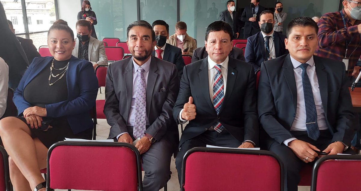 <a href="/shirleyriverag/">Shirley Rivera G.</a> en calidad de Presidente de la @fenatture asistió a la rendición de cuentas del Director Ejecutivo de la <a href="/ANT_ECUADOR/">ANT Ecuador</a>, <a href="/acastropiedra/">Adrian Castro (El ShunGo)</a>, en dónde se aprovechó la oportunidad para seguir gestionando temas a favor de nuestra modalidad como es los SALVOCONDUCTOS,