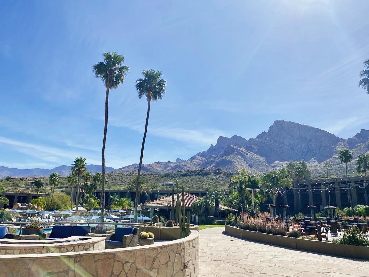 simpleview's tweet photo. Enjoying a beautiful, sunny day in our desert backyard for #DMAWestTechSummit ☀️ @dma_west https://t.co/Mt3gmERvFs
