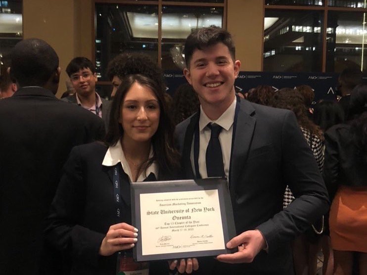 OneontaSLAB's tweet photo. Huge congratulations to SUNY OnMark at their conference in Chicago having been the recipient of the 15th best small AMA chapter in the country! 

#sunyoneonta #OneontaSLAB #Schoolofliberalarts #OneySLAB https://t.co/RKELHD7TgH