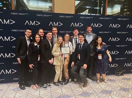 OneontaSLAB's tweet photo. Huge congratulations to SUNY OnMark at their conference in Chicago having been the recipient of the 15th best small AMA chapter in the country! 

#sunyoneonta #OneontaSLAB #Schoolofliberalarts #OneySLAB https://t.co/RKELHD7TgH