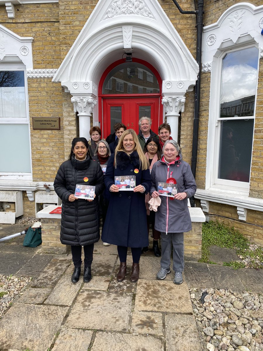 elliereeves's tweet photo. Great to be out speaking to residents in #PerryVale with @SakinaZS and @susanmariawise this afternoon ahead of the local elections in May. Lots of support for our brilliant Councillors on the #labourdoorstep https://t.co/E7h2BiEdlY