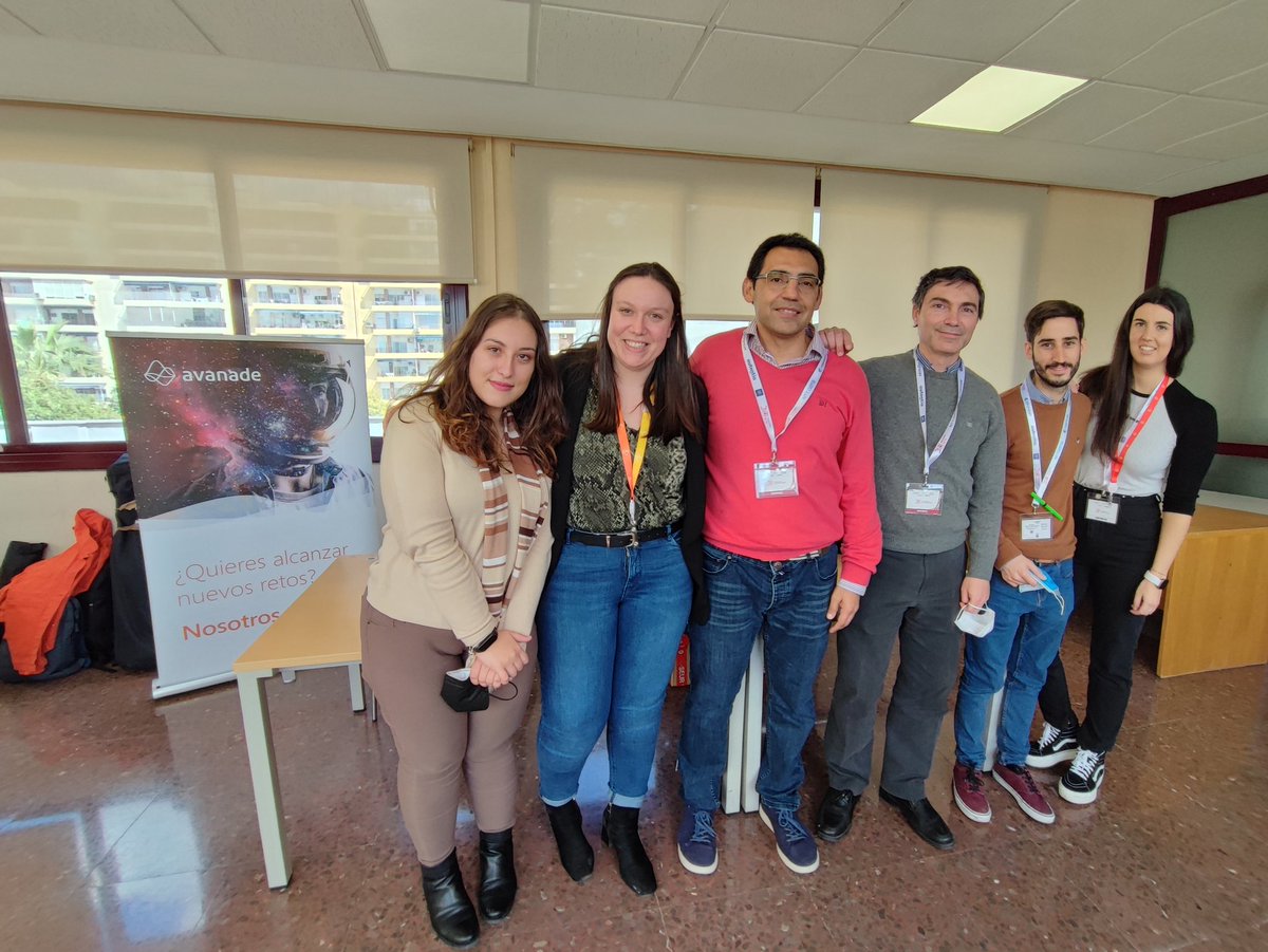 MarceloVillacor's tweet photo. Genial día el de hoy en @ritsi en la universidad de Sevilla, un placer el compartir con los alumnos de las universidad de informática de España un poco de tecnología @msdev_es #Microsoft dando a conocer #Blazor de la mano de @Avanade @AvanadeSpain https://t.co/t6LSA3ExHf