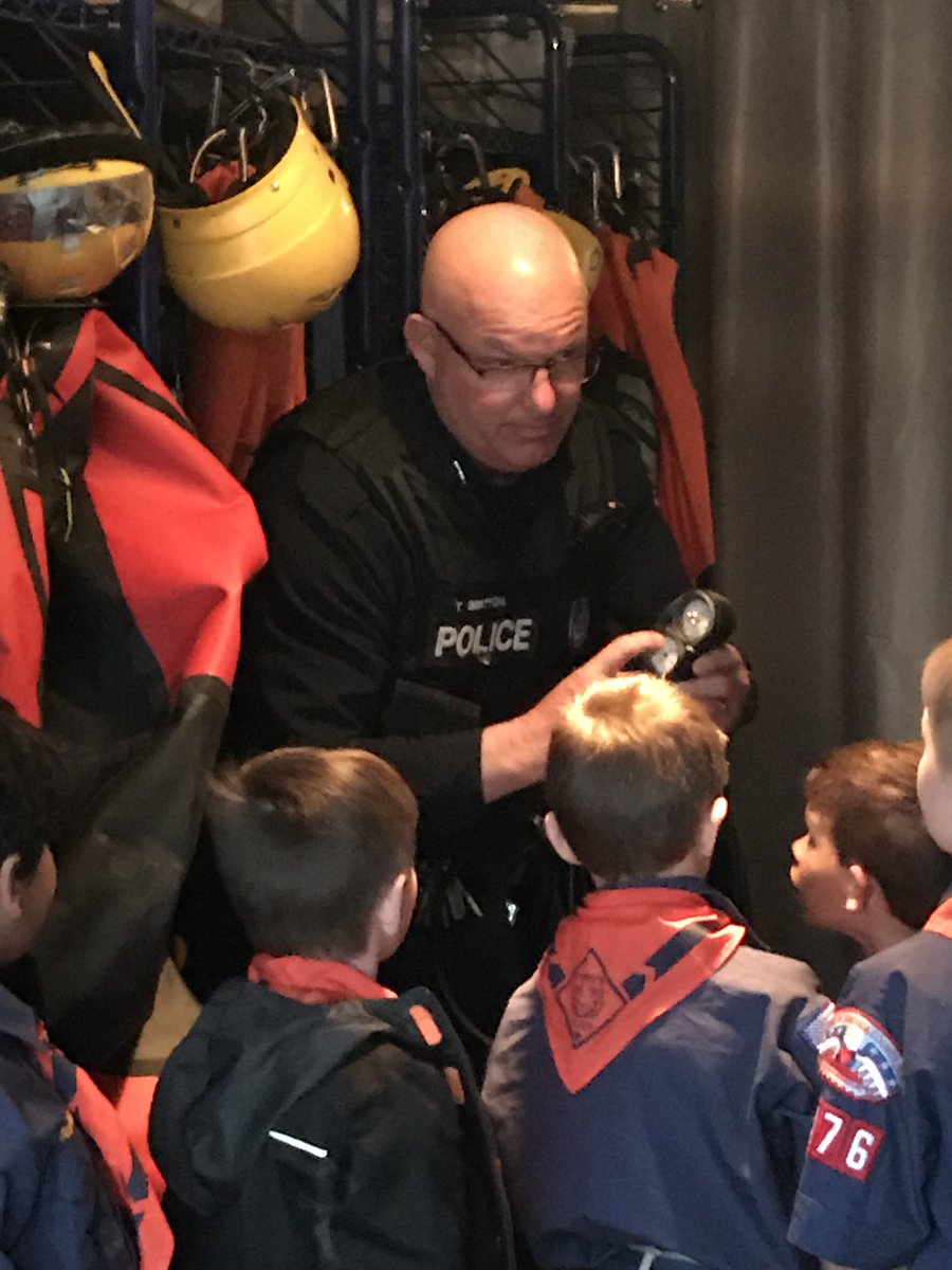 OverlandPark_PD's tweet photo. Congratulations to Officer Thomas Britton on his retirement.  Officer Britton served 29 years with OPPD.  We will miss you.  Enjoy the lake home! #FamilyMan https://t.co/z3DwoTxg7l