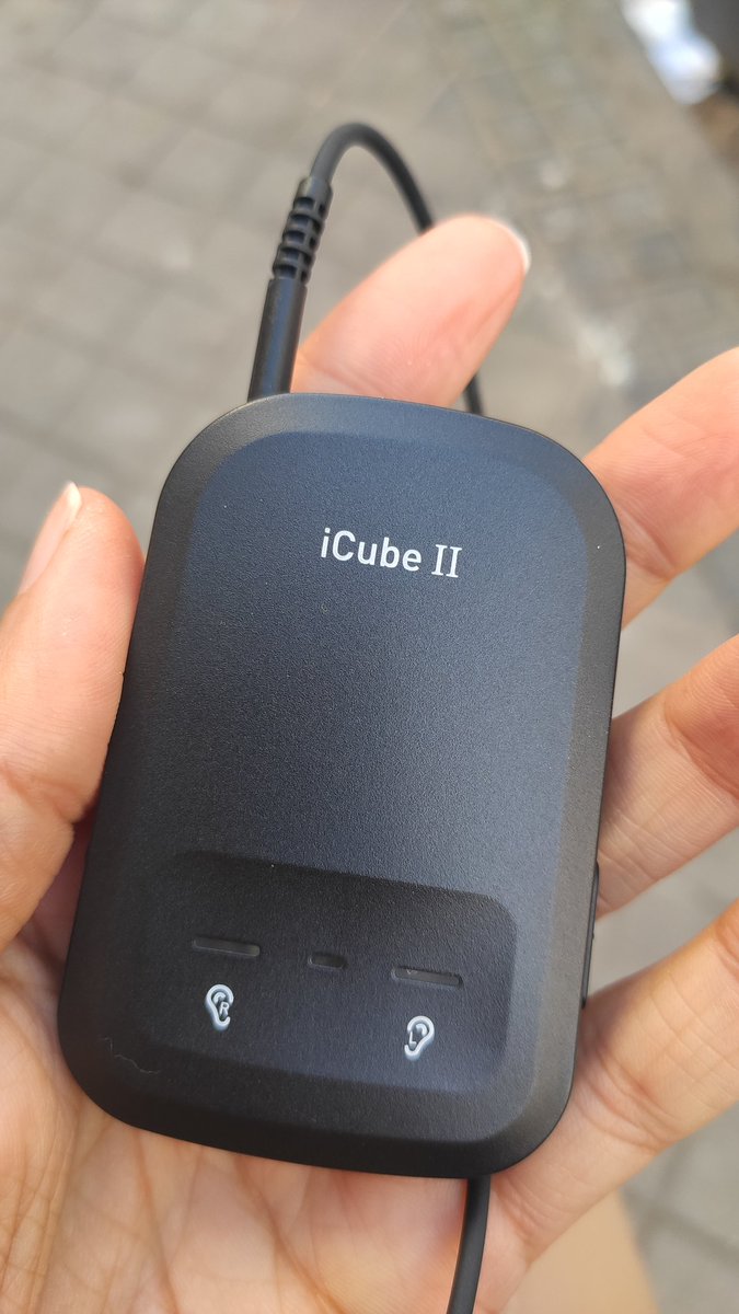 Lili_komorebi's tweet photo. Me he encontrado este programador de audífonos en la calle coslada, guindalera (Madrid) @ONCE_oficial @madrid @Lineamadrid por si alguien me puede ayudar a encontrar a la persona que lo ha perdido https://t.co/cCi7q5GVle