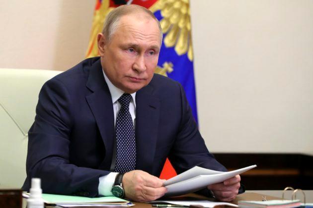 fattoquotidiano's tweet photo. Putin alle corde, realtà o depistaggi? https://t.co/sPyKSQqWpE https://t.co/QaRWW8skn6