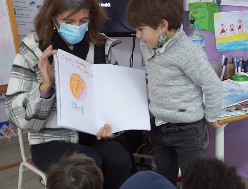 Lfmurcie's tweet photo. Le #cahierdevie. Qu'est ce donc ? On fait le point sur cet outil pédagogique créatif ! Le cahier de vie permet de communiquer avec les parents, de leur raconter ce qui se passe en classe, et de raconter en classe ce qui se passe à sa vie. @mlfmonde https://t.co/bjZGuEVz4s